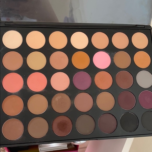 Eyeshadow palette